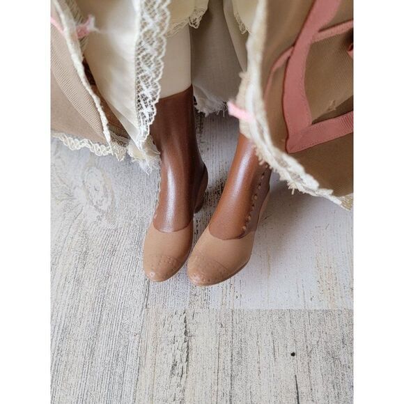 Franklin heirloom day at the race Gabriella porcelain doll collectible - Picture 11 of 16